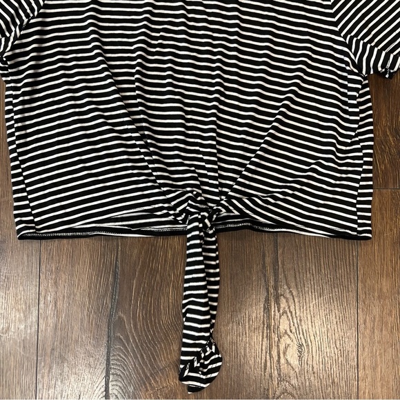 🆕 Lulu’s Take the Lead Black Striped Tie-Front Crop Top SZ XL - Picture 7 of 8